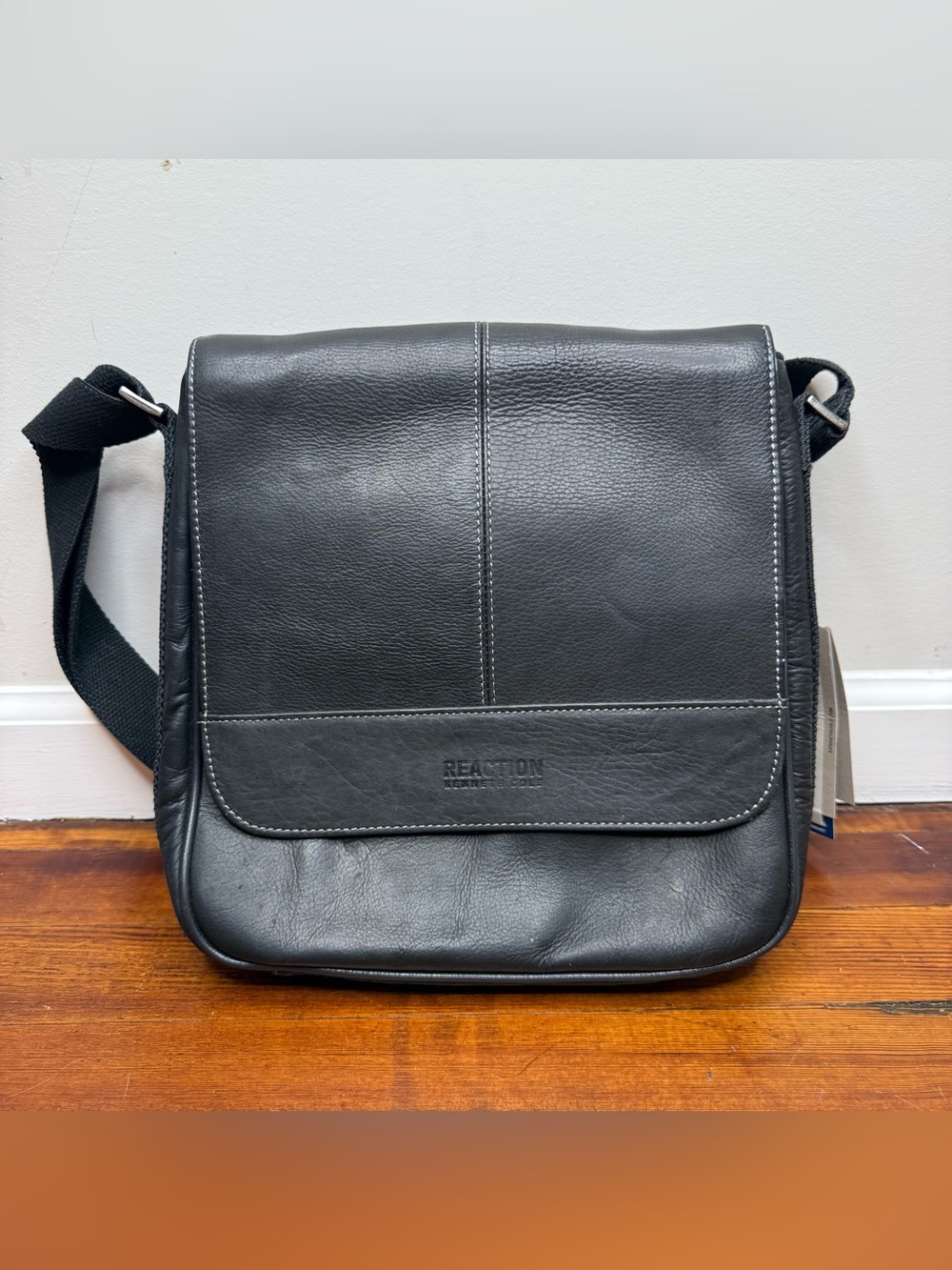 Kenneth Cole Reaction Black Leather Crossbody Messenger Bag